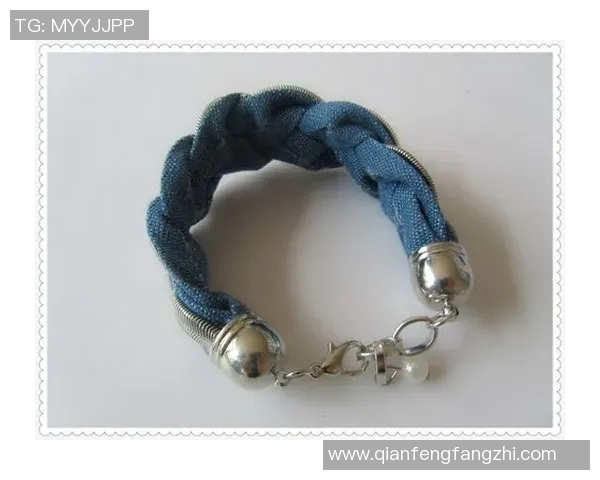 可调节硅胶足球明星手环让你随时展现运动风采与个性魅力