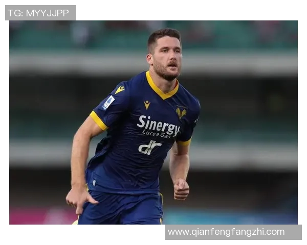 魅力四射的足球明星女孩展现青春活力与帅气风范 魅力四射的足球明星女孩展现青春活力与帅气风范